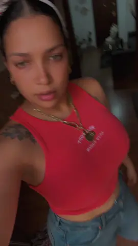 A post by @lavivi1973 on TikTok