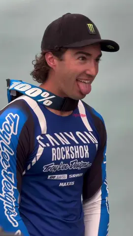 A post by @canyon_bicycles on TikTok caption: 🤪 #MyCanyon #CLLCTV #SenderCFR 