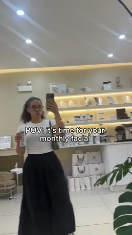 A post by @stephanyvicx on TikTok caption: POV: You’re watching me get the most relaxing facial of my life 💆🏻‍♀️✨ Just had the dreamiest HydraFacial at   @hkhealthbeautynyc d I’m still glowing. My skin was left fresh, flowy, and so hydrated I didn’t even need makeup after. Benefits? ✨ Deep cleans + unclogs pores ✨ Gently exfoliates without irritation ✨ Boosts hydration + glow instantly ✨ Helps with texture + fine lines If you’re in NYC, run don’t walk. Your skin will thank you. #HydraFacial #NYCFacial #spaday #cheflife