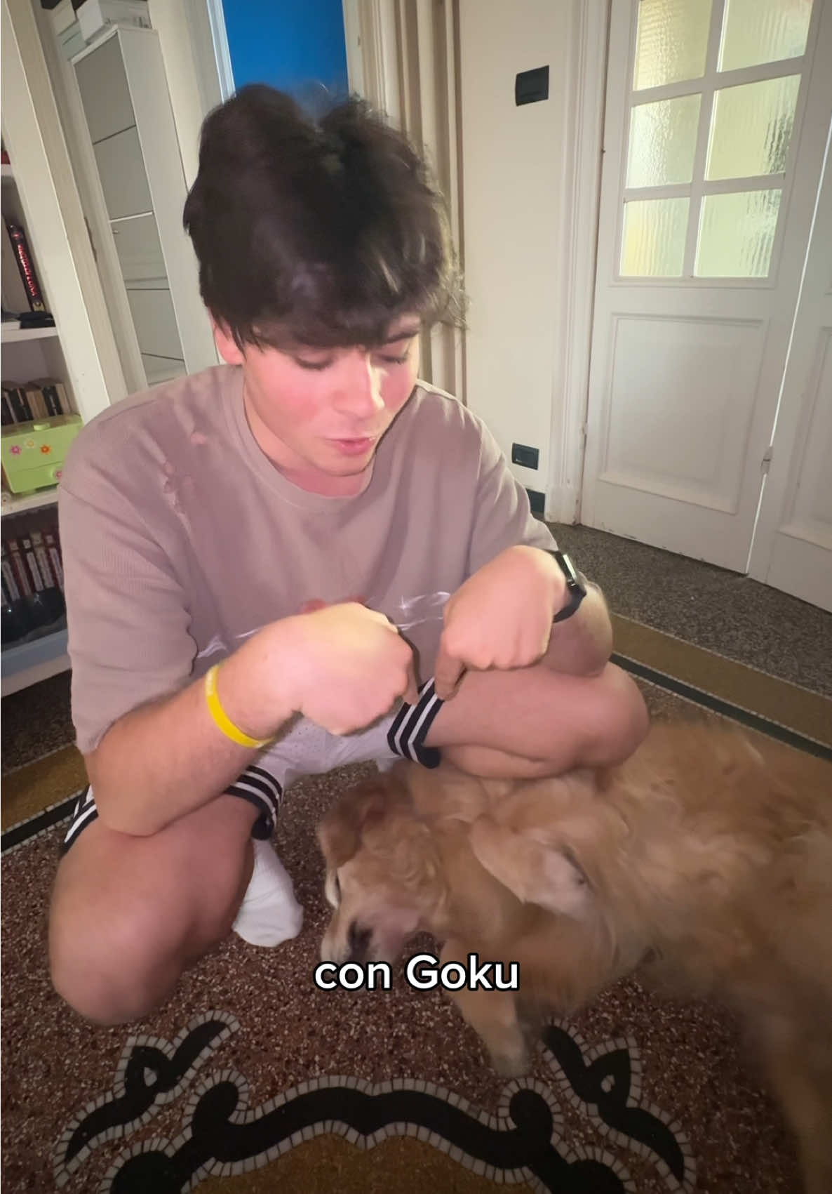 A post by @fedeasso on TikTok caption: Che strano tipo…