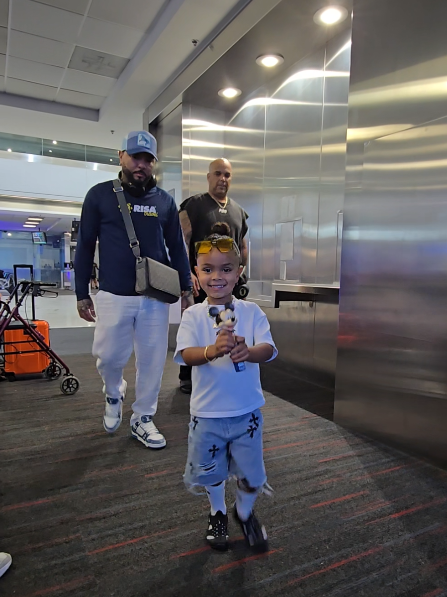 A post by @los_chacalitos2 on TikTok caption: #vacation #vacationmode 