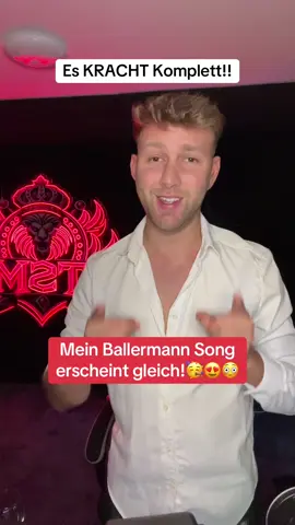 A post by @saaliimo on TikTok caption: Ab 23 Uhr Live hier auf TikTok!🥳 | und AB 23:59 Uhr könnt ihr euch „NADJA“ auf allen Musikplattformen gönnen!😍 #fyp 
