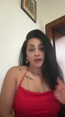A post by @ on TikTok caption: #fly❤️🥰 #No ni tu cum cădem leșinate acum 😅😅😅😁😁😁❤️
