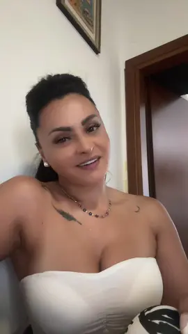 A post by @ on TikTok caption: #fly❤️🥰 #No duc amuz tat pupici😅😁😁😁❤️😂