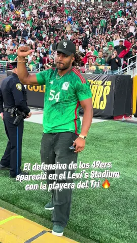 A post by @tudnoficial on TikTok caption: ¡Fred, hermano, ya eres mexicano! ✨🇲🇽 el linebacker de los 49ers presente y apoyando al TRI 🥵 @koyi.yu 📹 #CopaOro #veranofutbolero 