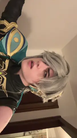 A post by @laistormhrim on TikTok caption: this is strange… #alhaitham #alhaithamcosplay #hoyoverse #haikaveh #GenshinImpact #genshinimpactcosplay 