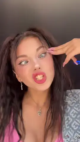 A post by @vanilopa_tik on TikTok caption: ♥️💋 #ВэтотДень 