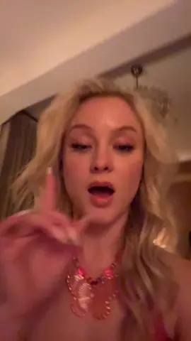 A post by @zaralarsson on TikTok caption: KISS MEEEEEE #midnightsun #songofthesummer #NewMusic 