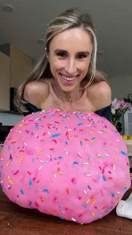 A post by @jeshastevens on TikTok caption: Pink funfetti bagels AND homemade rainbow sprinkle cream cheese 🩷🧁 #bagel #sprinkles #baking #sourdough #funfetti 