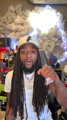 A post by @kingron4l on TikTok caption: 4th of July signs in American Sign Language, let’s go! #4thofjuly #fireworks #signlanguage #americansignlanguage #holiday #usa #celebrate 