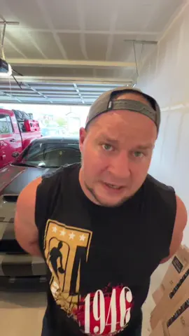 A post by @borshgreg on TikTok caption: Звоним(звоним) #гришаборщ #телефон #телефонныйразговор #звонки #общение 
