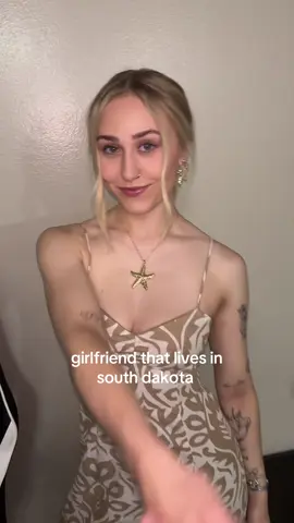 A post by @sidneylove on TikTok caption: he decided palm trees were more important🤣 #fyp #longdistancerelationship #distance #couplegoals #trending #viral #relationship #relatable 