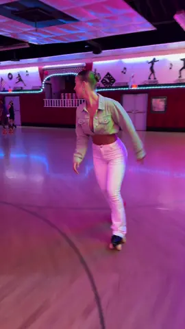 A post by @binnnaaa22 on TikTok caption: Blinded by the skates😂🛼🤍  #fyp #foryoupage #skating #rollerskating #skater #skatergirl #rollerskate #rollerrink #backwards 