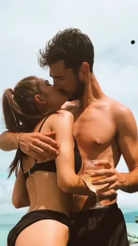 A post by @theorose on TikTok caption: Deliraaaam🥲♥️ @Alessandra 