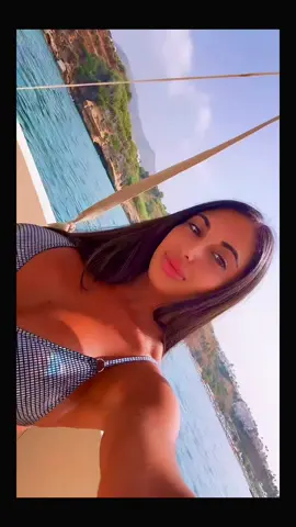 A post by @charifernandez20 on TikTok caption: #paratiiiiiiiiiiiiiiiiiiiiiiiiiiiiiii ☀️🌊🛥️😎
