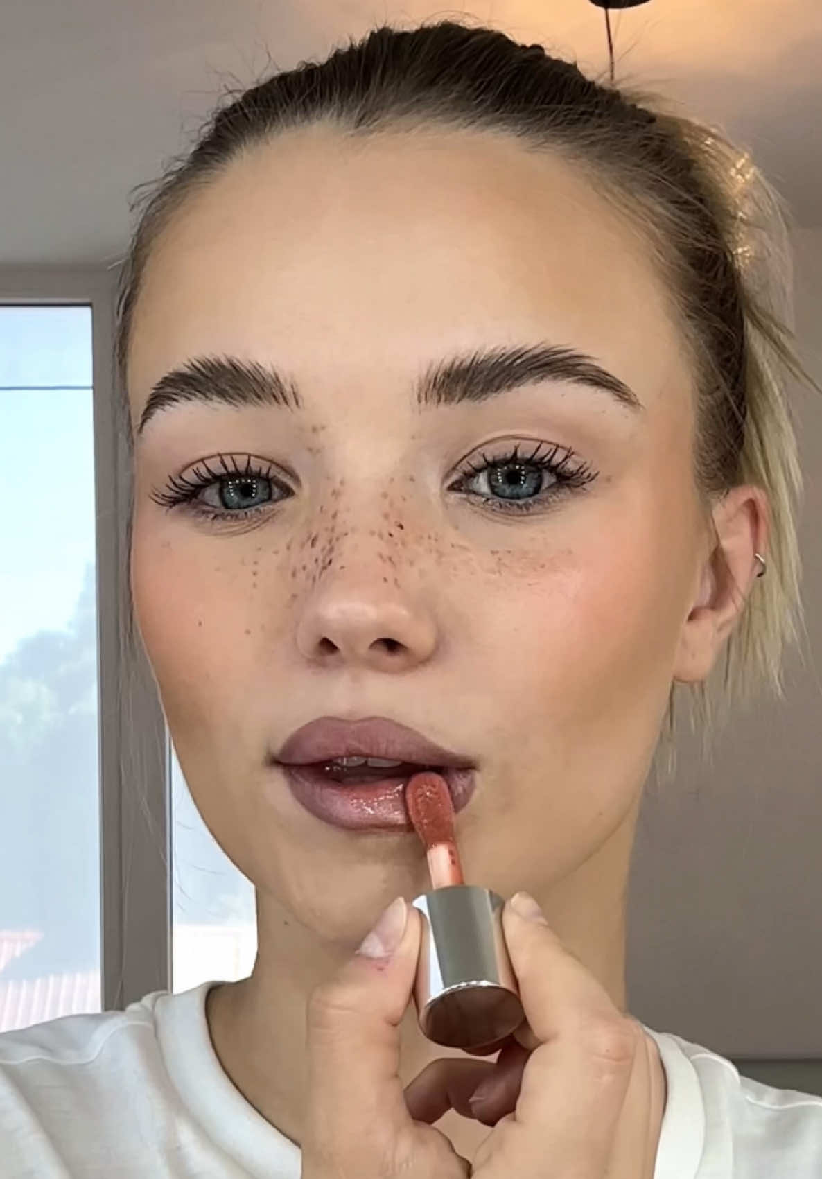 A post by @juliabeautx on TikTok caption: Anzeige | get ready mit  • @Armani beauty Luminous Silk Foundation in shade 4.5 • ⁠@IT Cosmetics do it all radiant concealer in shade 230 • ⁠Giorgio Armani Luminous Silk cheek tint in shade 31 & acqua highlighter in shade 1  • ⁠@Lancôme Idôle liquid eye-blusher in shade 09 • ⁠Lancôme Hypnose Drama Mascara  • ⁠YSL Loveshine plumping lip oil gloss in shade 5  #armanimakeup #lancomemakeup #itcosmeticsmakeup #makeuphypeclub #makeup #stopmotion