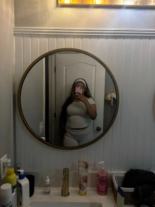 A post by @prettyluhtiinnaa on TikTok caption: #fyp 