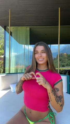 A post by @sofiacrisafulli on TikTok caption: Non voglio nemmeno incontrarti🙅🏻‍♀️