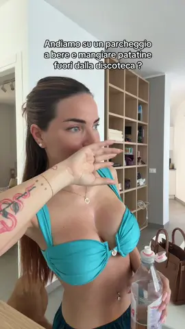 A post by @nicolepallado on TikTok caption: TAVOLO PARCHEGGIOOOO