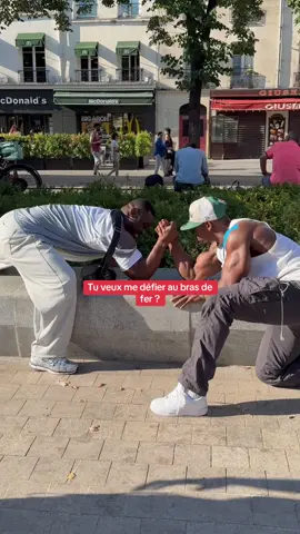 A post by @micro2rouen on TikTok caption: Tu veux me défier au bras de fer ?