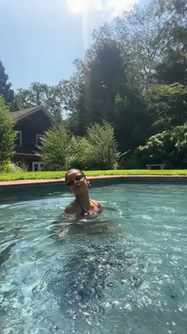 A post by @izabellaalvarez on TikTok caption: happy girl #hamptons 