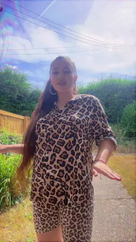 A post by @__anaaa18__ on TikTok caption: E mult , e greu 😝🤣🤭#foryou #fypシ゚ #emultegreu 