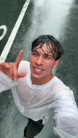 A post by @timschaecker on TikTok caption: „California“ in the rain ☔️ #elevatorboys#NewMusic#california 