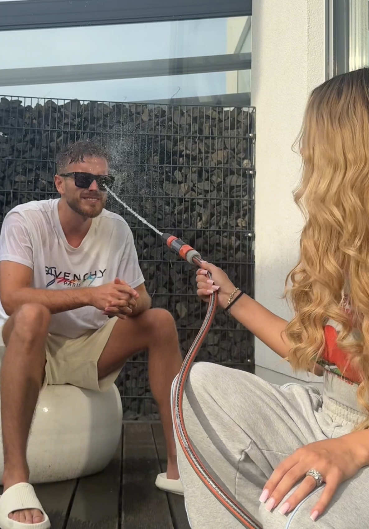 A post by @julienco on TikTok caption: Bare minimum or princess treatment 😂 👑 @palinamin 