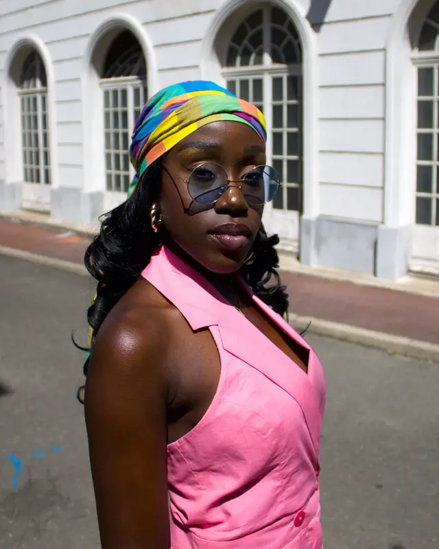 A post by @sondiwax on TikTok caption: ☀️ L’accessoire incontournable de l’été : le turban SO TOUFA ! ✨ Il illumine votre look, vous protège du soleil, et vous donne une allure ultra stylée. Que ce soit pour la plage ou une balade en ville, il est votre meilleur allié ! Retrouvez notre collection sur notre site 👉 sondiwax.com 🌟🌴