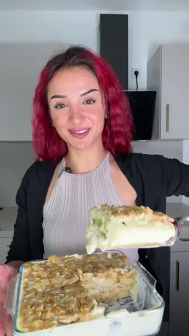 A post by @su_ice_ on TikTok caption: Bienenstichtiramisu 🐝❤️ Zutaten für die Creme: 250gr Mascarpone, 200ml Sahne, 2EL Honig, 2EL Puderzucker und Vanilleextrakt. Zutaten für das Topping: 200gr Mandeln, 100gr Zucker, 2EL Honig und 2EL Milch(oder Sahne). Zusätzliche braucht Ihr noch Löffelbiskuit und Milch un sie darin zu tunken. Viel Spaß beim nachmachen ☺️ #Foodtiktok #foodie #fy #viral #easyrecipe #simplerecipe #tiramisu #homemadefood #bienenstich #honey #sweets #dessert #yummy 
