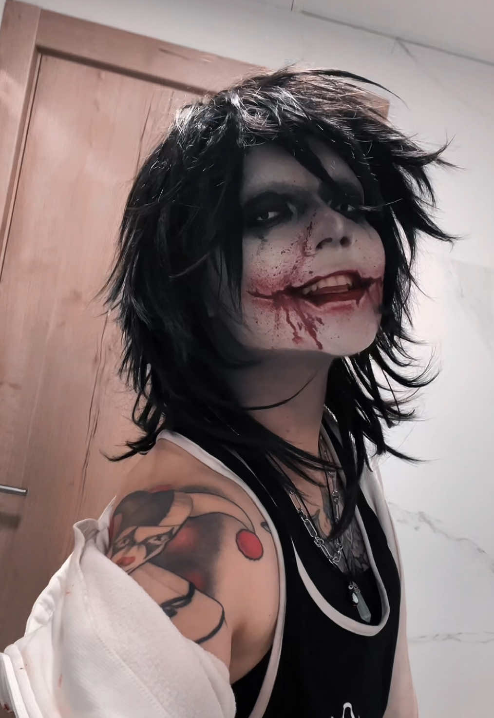 A post by @jackwise_clown on TikTok caption: Cuál eliges?👀 #bendrowned #creepypasta #jeffthekiller 