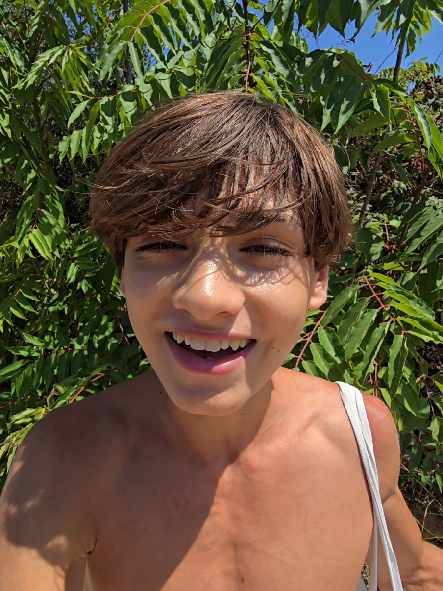 A post by @elcromass on TikTok caption: lifehack en caso de hambruna 👍
