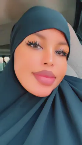A post by @abaayhawosalah on TikTok caption: #🍓🍓🍓 #somalitiktok #😘😘😘 #CapCut 