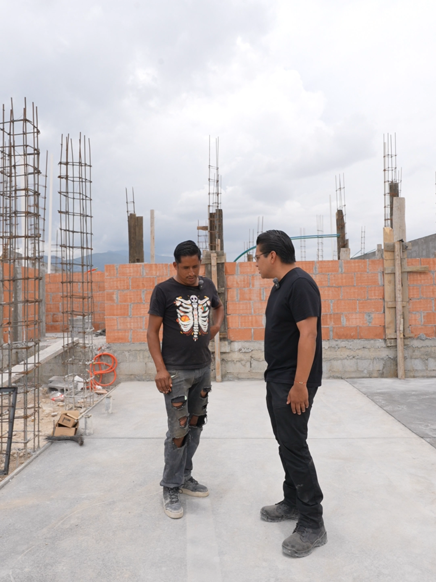 A post by @juve3dstudio on TikTok caption: Los arquitectos que no pagan #juve3dstudio #viral #juve3d #construccion