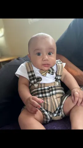 A post by @amalia14_1 on TikTok caption: Șeful meu❤️❤️🥰👶🏻 #baiatulmeufrumos💙🙏 #luis @𝒞🤴🏻 