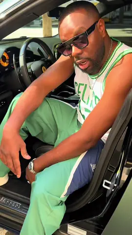 A post by @gims_off on TikTok caption: c’est l’été !!! 💚  #gims #appelletacopine 