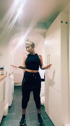 A post by @faranumek98 on TikTok caption: #fyp 