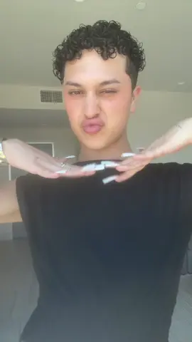 A post by @ on TikTok caption: 🇺🇸 #fyp 