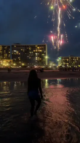 A post by @nani0nanoth3rplanet on TikTok caption: happy 4th #wlw