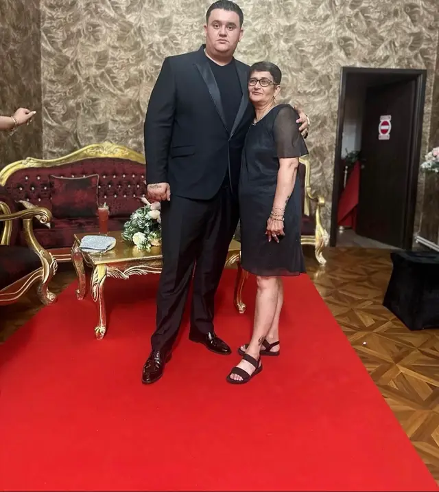 A post by @florinelioana on TikTok caption: ❤️❤️❤️@Florinel Ioana @❤️Lacramioara❤️ 
