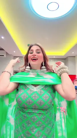 A post by @ritukaur275 on TikTok