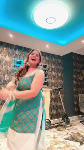 A post by @ritukaur275 on TikTok