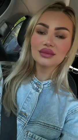 A post by @rebecaadriana4 on TikTok caption: 🩷