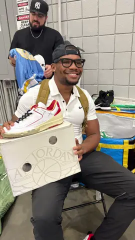 A post by @elite.brown on TikTok caption: First sneaker convention ever and it still don’t feel real… the love, the energy, the people — thank you to everyone who stopped me just to show love. I’ll never take this for granted 🤞🏽👟 Team Elites forever baby🤎🤘🏾 #EliteBrown #SneakerCon #FYP #Grateful #LoveIslandUSA #TeamElite #jalen #peacock #teamelites #