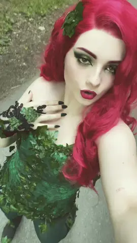 A post by @leannmel on TikTok caption: “Don’t you know that you’re toxic”🌿 #poisonivy #poisonivycosplay #ivycosplay #dc #dccosplay #dccosplayer #dcuniverse #fy 