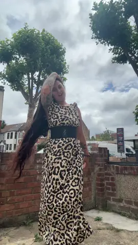 A post by @mihaelaoana13 on TikTok caption: #fyp #😎😜😜 