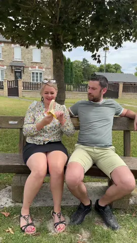 A post by @jeremlaura_ on TikTok caption: 🤣🤣la banane est parti 🤣🤣