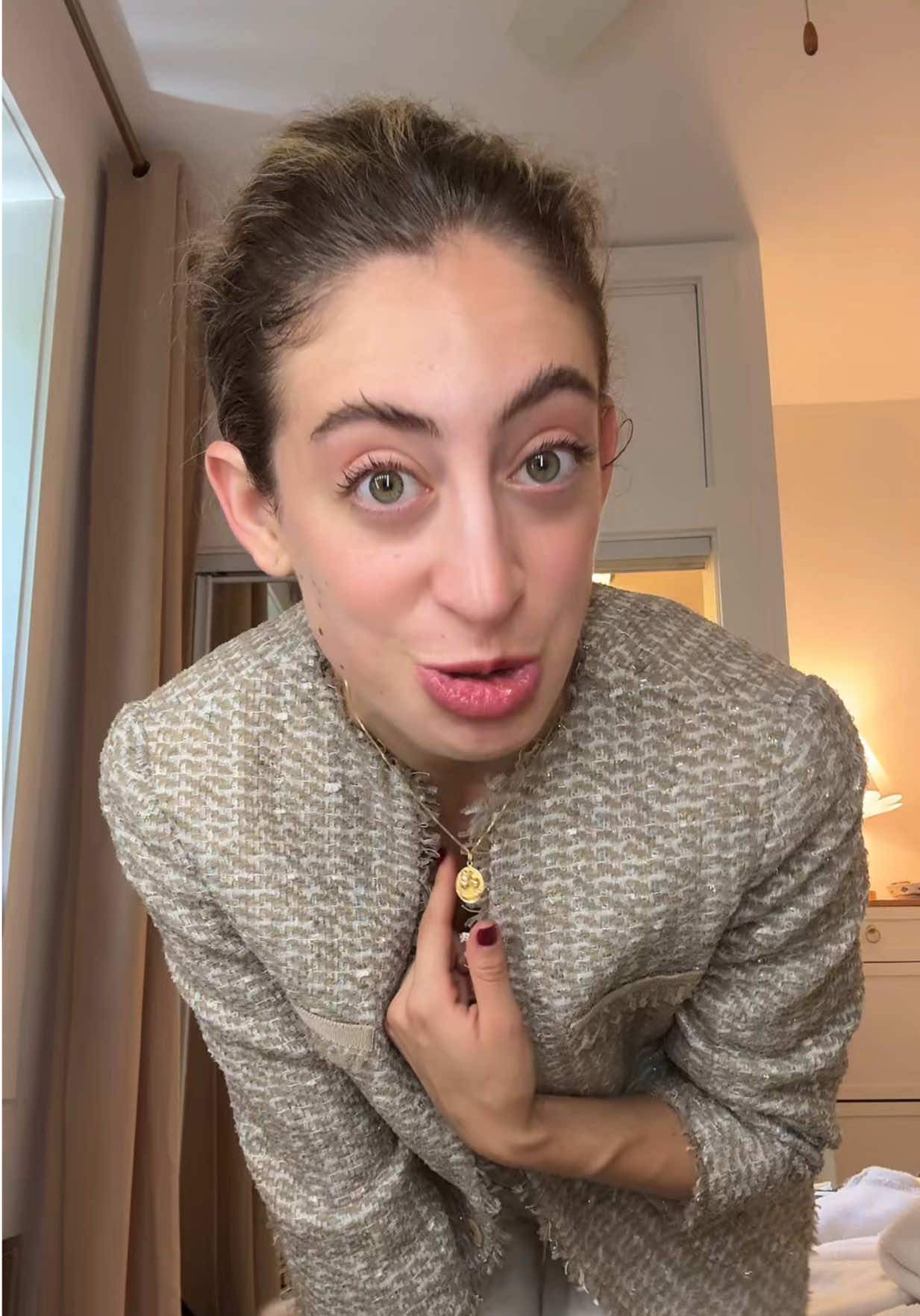 A post by @ssoleon on TikTok caption: Pinshi boton CHAFA no se acomodaba ajajajajajajajajaj 