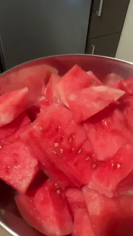 A post by @wiki_iva on TikTok caption: Бусинки сегодня у меня арбуз 🍉 без косточек 🔥🔥🔥#чтонаужин#рецепты#арбуз#безкосточекарбуз#простыерецепты