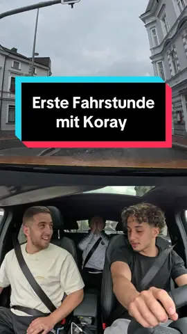 A post by @mustafahrlehrer on TikTok caption: Erste Fahrstunde mit @ylz (und @yssnho) Wer fährt besser? 😂 #fahrschule #fahrlehrer #fahrstunde #führerschein #fahrschüler #koray #yassin #mustafahrlehrer #erstefahrstunde 